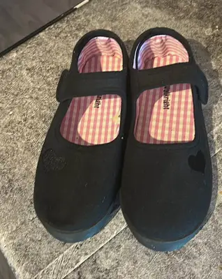 Girls UK 13 Black Heart plimsolls